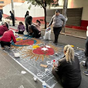 Imagem da notícia CELEBRAÇÃO DE CORPUS CHRISTI REÚNE MILHARES DE FIÉIS