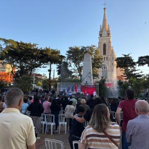 Imagem da notícia CELEBRAÇÃO DE CORPUS CHRISTI REÚNE MILHARES DE FIÉIS