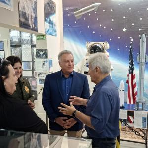 Imagem da notícia SENADOR ASTRONAUTA MARCOS PONTES VISITA O CEAJ EM JAHU