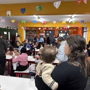 Imagem da notícia ARRAIÁ MARCA DESCERRAMENTO DA PLACA DE INAUGURAÇÃO DO CMEI VEREADOR PAULO GAMBARINI