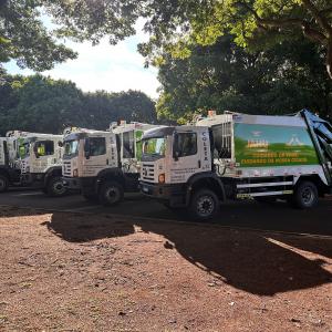 Imagem da notícia PREFEITURA DE JAHU ENTREGA 12 NOVOS CAMINHÕES DE LIXO E MUNICIPALIZA A COLETA DE RESÍDUOS SÓLIDOS