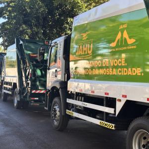 Imagem da notícia PREFEITURA DE JAHU ENTREGA 12 NOVOS CAMINHÕES DE LIXO E MUNICIPALIZA A COLETA DE RESÍDUOS SÓLIDOS