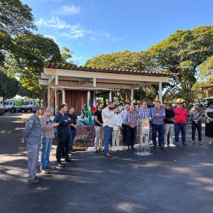 Imagem da notícia PREFEITURA DE JAHU ENTREGA 12 NOVOS CAMINHÕES DE LIXO E MUNICIPALIZA A COLETA DE RESÍDUOS SÓLIDOS