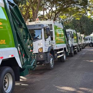 Imagem da notícia PREFEITURA DE JAHU ENTREGA 12 NOVOS CAMINHÕES DE LIXO E MUNICIPALIZA A COLETA DE RESÍDUOS SÓLIDOS
