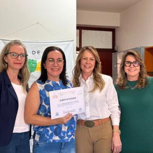 Imagem da notícia ESCOLA DE MODA CELEBRA A FORMATURA DE NOVA TURMA DO CURSO GRATUITO DE COSTURA