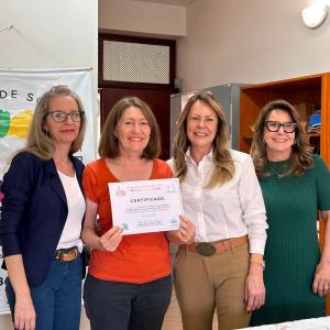 Imagem da notícia ESCOLA DE MODA CELEBRA A FORMATURA DE NOVA TURMA DO CURSO GRATUITO DE COSTURA