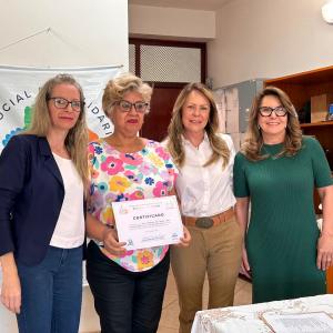 Imagem da notícia ESCOLA DE MODA CELEBRA A FORMATURA DE NOVA TURMA DO CURSO GRATUITO DE COSTURA