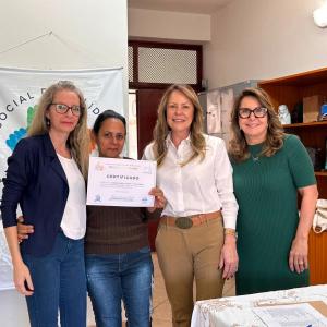 Imagem da notícia ESCOLA DE MODA CELEBRA A FORMATURA DE NOVA TURMA DO CURSO GRATUITO DE COSTURA