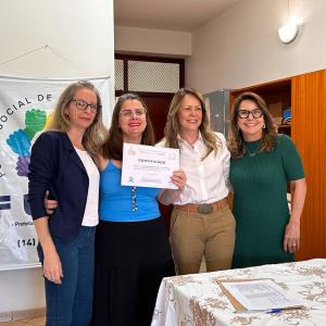 Imagem da notícia ESCOLA DE MODA CELEBRA A FORMATURA DE NOVA TURMA DO CURSO GRATUITO DE COSTURA