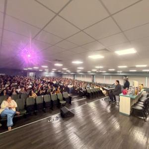 Imagem da notícia REPLANEJAMENTO DO SEGUNDO SEMESTRE LETIVO É MARCADO POR PALESTRA INSPIRADORA AOS PROFESSORES DA REDE MUNICIPAL