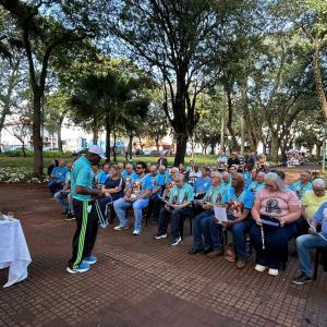 Imagem da notícia DIA DOS PAIS É CELEBRADO COM MÚSICA, ORAÇÃO E ALEGRIA NA PRAÇA DA REPÚBLICA