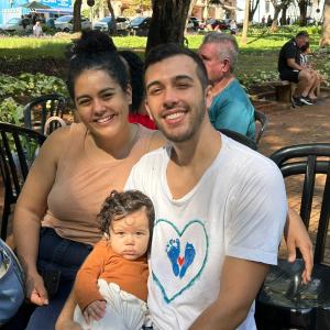 Imagem da notícia DIA DOS PAIS É CELEBRADO COM MÚSICA, ORAÇÃO E ALEGRIA NA PRAÇA DA REPÚBLICA