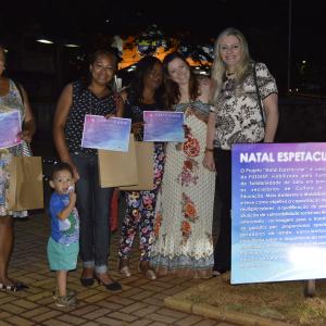 Imagem da notícia Fundo Social de Solidariedade e Secretaria de Cultura e Turismo inauguram Árvore do Projeto “Natal Espetacular” - FOTOS