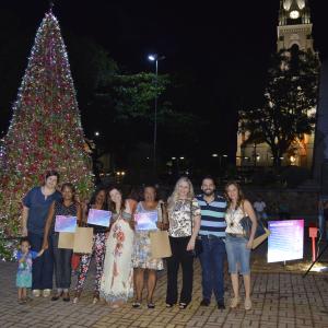 Imagem da notícia Fundo Social de Solidariedade e Secretaria de Cultura e Turismo inauguram Árvore do Projeto “Natal Espetacular” - FOTOS