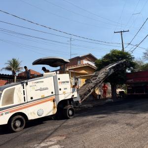 Imagem da notícia PREFEITURA DÁ INÍCIO ÀS OBRAS DE RECAPE DE ONZE BAIRROS DA CIDADE