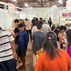 Imagem da notícia PREFEITURA E SEBRAE AMPLIAM OPORTUNIDADES PARA MICROEMPREENDEDORES DURANTE A EXPOJAHU