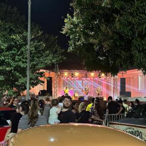 Imagem da notícia FIM DE SEMANA DE CARROS ANTIGOS, MÚSICA E MUITA GENTE NA PRAÇA DO MUSEU
