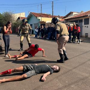Imagem da notícia AÇÃO DE CONSCIENTIZAÇÃO ALERTA SOBRE OS PERIGOS NO TRÂNSITO
