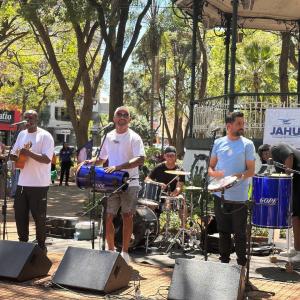 Imagem da notícia MANHÃ DE MÚSICA E ARTESANATO NO JARDIM DE BAIXO!