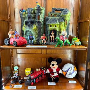 Imagem da notícia LEMBRA DE COMO ERA BRINCAR ANTIGAMENTE? EXPOSIÇÃO REÚNE BRINQUEDOS QUE MARCARAM GERAÇÕES