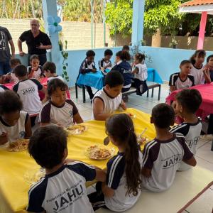 Imagem da notícia MERENDA ESPECIAL DE DIA DAS CRIANÇAS COMEÇA A SER SERVIDA EM ESCOLAS PÚBLICAS DA CIDADE
