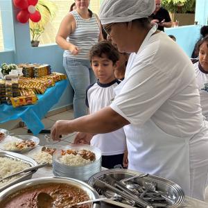 Imagem da notícia MERENDA ESPECIAL DE DIA DAS CRIANÇAS COMEÇA A SER SERVIDA EM ESCOLAS PÚBLICAS DA CIDADE