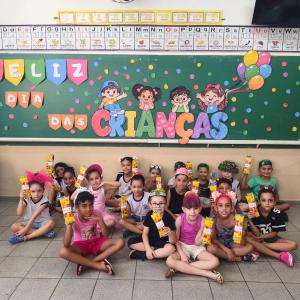 Imagem da notícia ALUNOS DA REDE MUNICIPAL RECEBEM DOCES EM COMEMORAÇÃO AO DIA DAS CRIANÇAS!