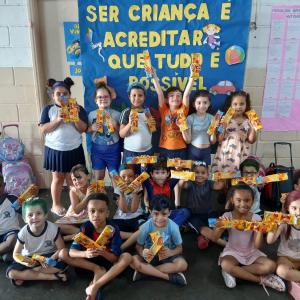 Imagem da notícia ALUNOS DA REDE MUNICIPAL RECEBEM DOCES EM COMEMORAÇÃO AO DIA DAS CRIANÇAS!