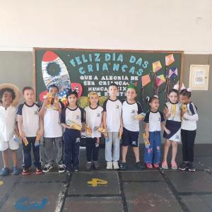 Imagem da notícia ALUNOS DA REDE MUNICIPAL RECEBEM DOCES EM COMEMORAÇÃO AO DIA DAS CRIANÇAS!