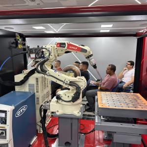 Imagem da notícia CIEJ: ESCOLA MÓVEL DO SENAI ESTÁ ABERTA À VISITAÇÃO