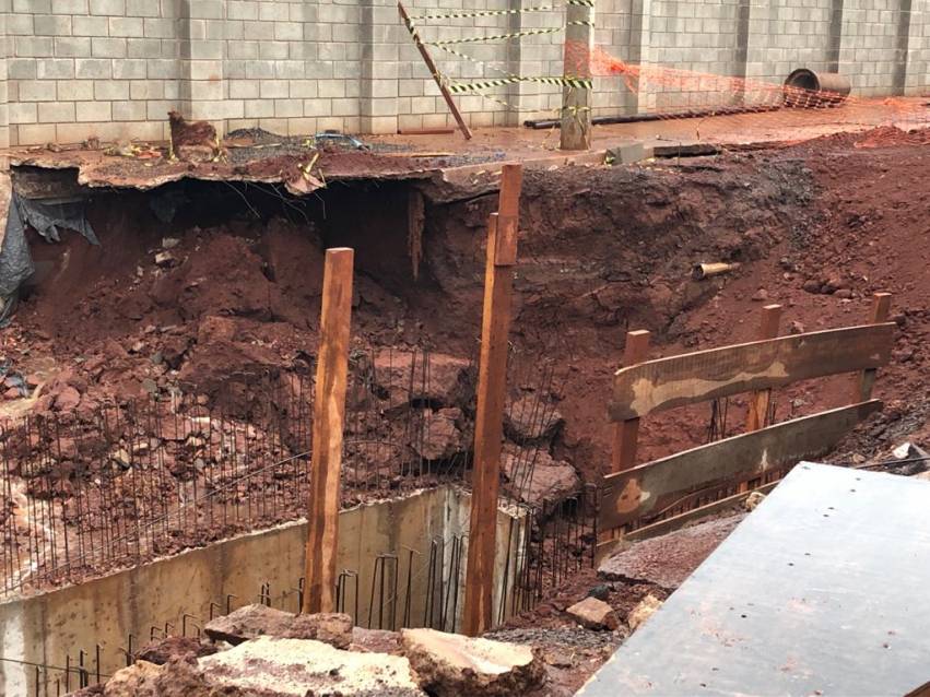 APÓS CHUVA PREFEITURA ACOMPANHA OBRA NO SÃO CRISPIM