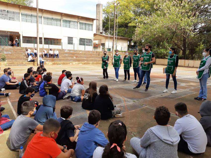 ALUNOS DE MEDICINA REALIZAM AÇÃO NA EMEF ALVARINA