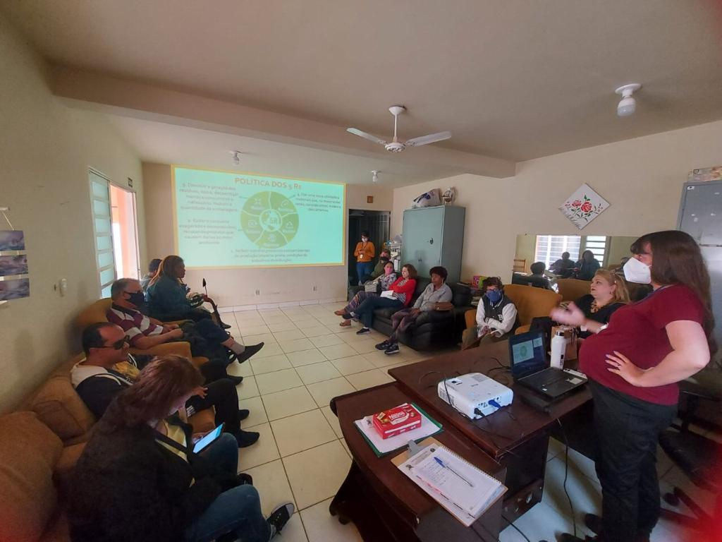 PREFEITURA E AMAI FALAM SOBRE RESÍDUOS SÓLIDOS  