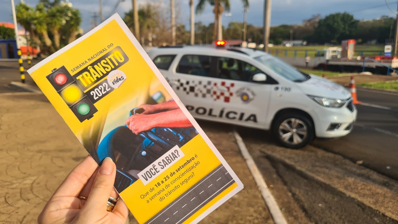 BLITZ EDUCATIVA FAZ ALUSÃO À SEMANA NACIONAL DE TRÂNSITO