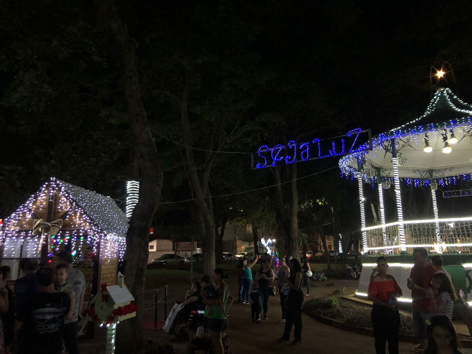 CHEGADA DO PAPAI NOEL MARCA INÍCIO DAS FESTIVIDADES NATALINAS