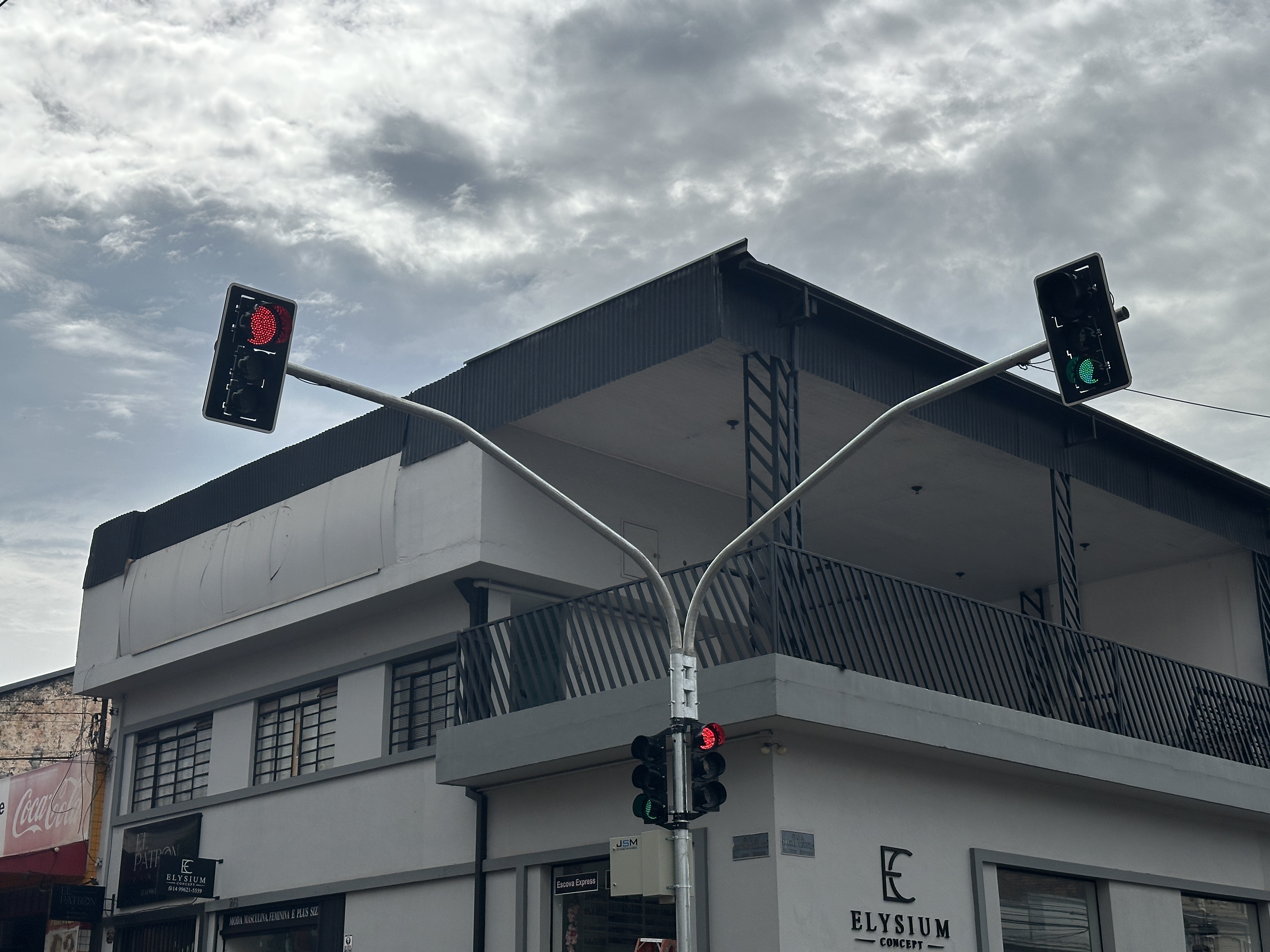 PREFEITURA INSTALA MAIS SEMÁFOROS NA CIDADE!