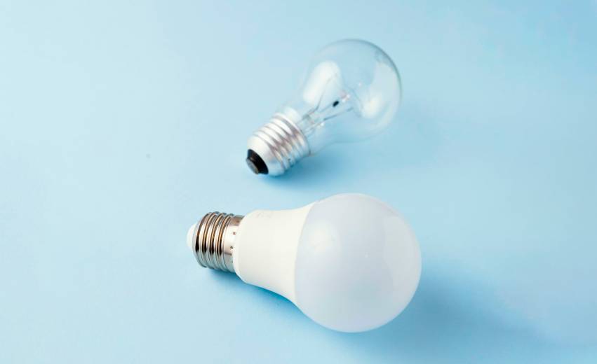 ALÔ POTUNDUVA! VAMOS TROCAR A LÂMPADA VELHA POR UMA DE LED?