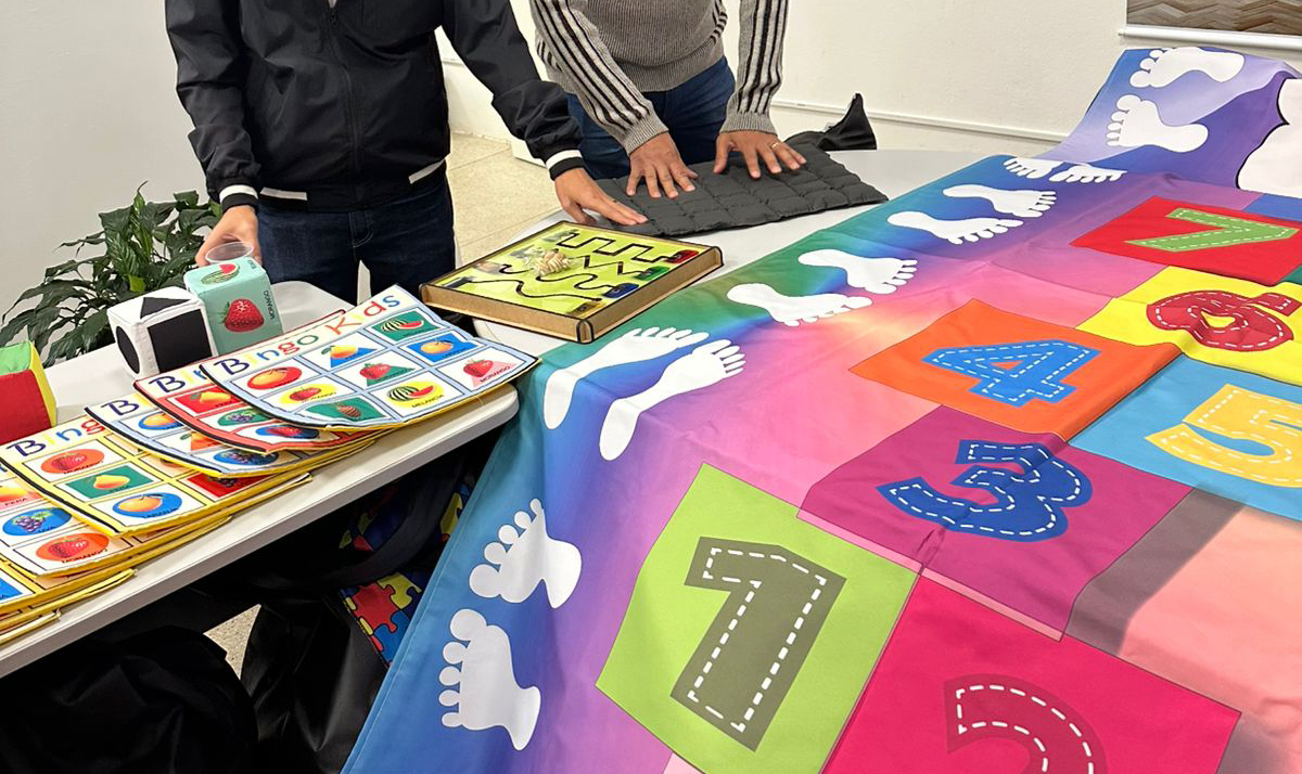 SALAS DE ATENDIMENTO EDUCACIONAL ESPECIALIZADO RECEBEM NOVOS KITS DE JOGOS