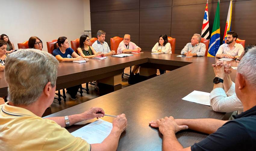 PREFEITURA RECEBE ENTIDADES ASSISTENCIAIS DA CIDADE