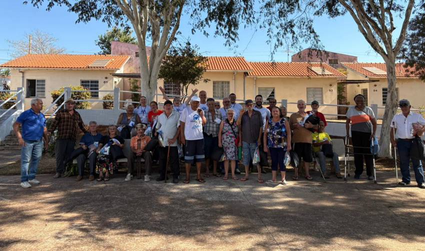 PREFEITURA LEVA MORADORES DA VILA DIGNIDADE À PRAIA