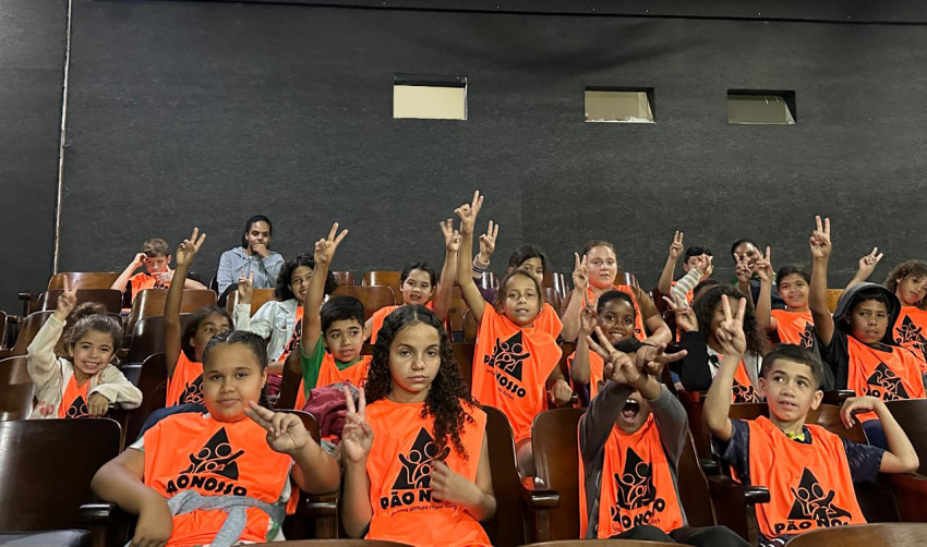 PREFEITURA TRAZ CRIANÇAS DE POTUNDUVA AO CINEMA