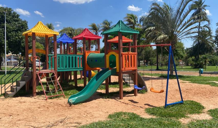 PREFEITURA GARANTE DIVERSÃO COM PARQUINHOS EM DIVERSOS BAIRROS DA CIDADE