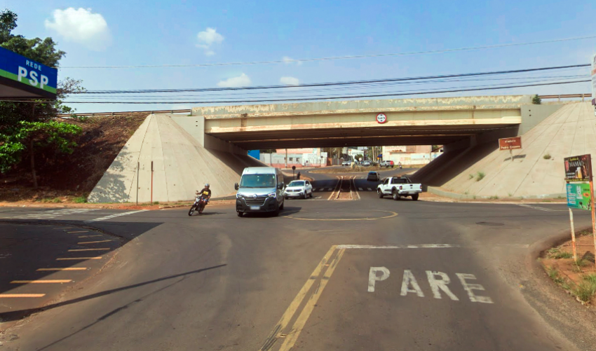 PREFEITURA REALIZA OBRAS NA REGIÃO DO VIADUTO 'PEDRO CROZERA'