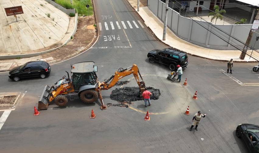 PREFEITURA INICIA OBRAS DE ROTATÓRIA NO VIADUTO 'PEDRO CROZERA'