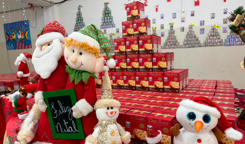 PREFEITURA ENTREGA PANETONES DE CHOCOLATE A TODOS OS ALUNOS DA REDE MUNICIPAL