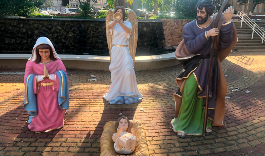 NATAL EM JAHU TEM PRESÉPIO EM TAMANHO REAL 