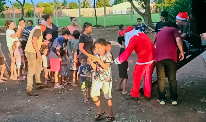  PAPAI NOEL VISITA VILA RIBEIRO E POTUNDUVA