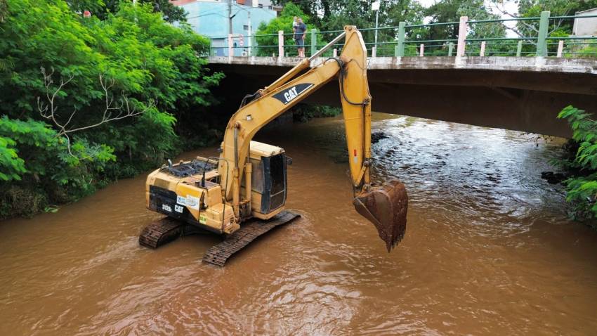 NOVA ETAPA DA LIMPEZA E DRAGAGEM DO RIO JAÚ TEM INÍCIO NESTA QUARTA-FEIRA (14)