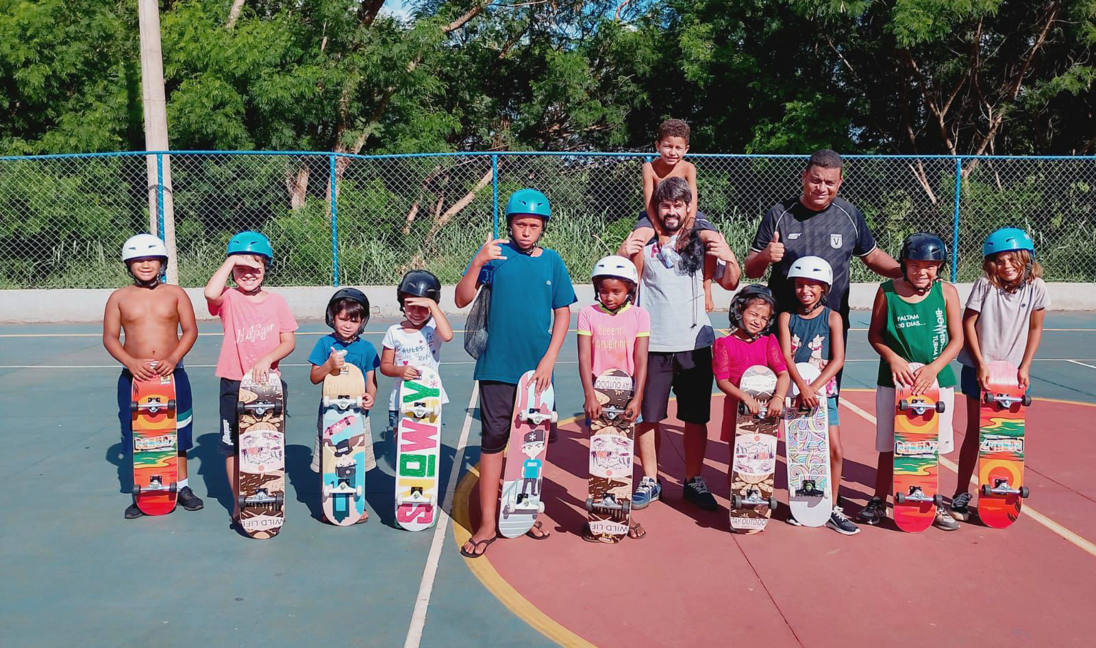AULAS GRATUITAS DE SKATE INCENTIVAM ESPORTE E INCLUSÃO PARA JOVENS EM JAHU