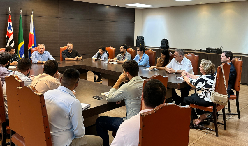 PREFEITURA FAZ REUNIÃO SOBRE APLICAÇÃO DE PRODUTOS AGRÍCOLAS